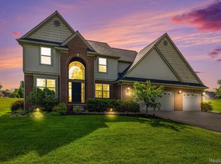 7401 Olympic Dr, White Lake, MI 48383