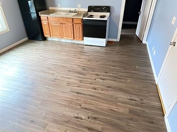 3rd image of 2421 Sumner Ave #3