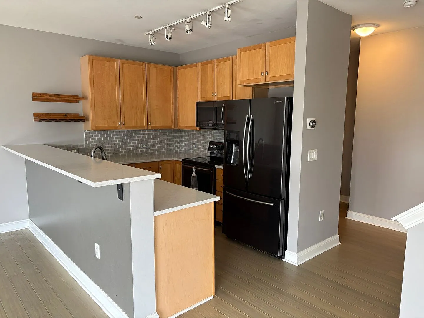 Spacious 2BR Condo in Milwaukee — Photo 2