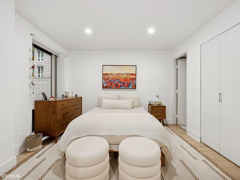 40 E Delaware Pl #705 — Photo 10
