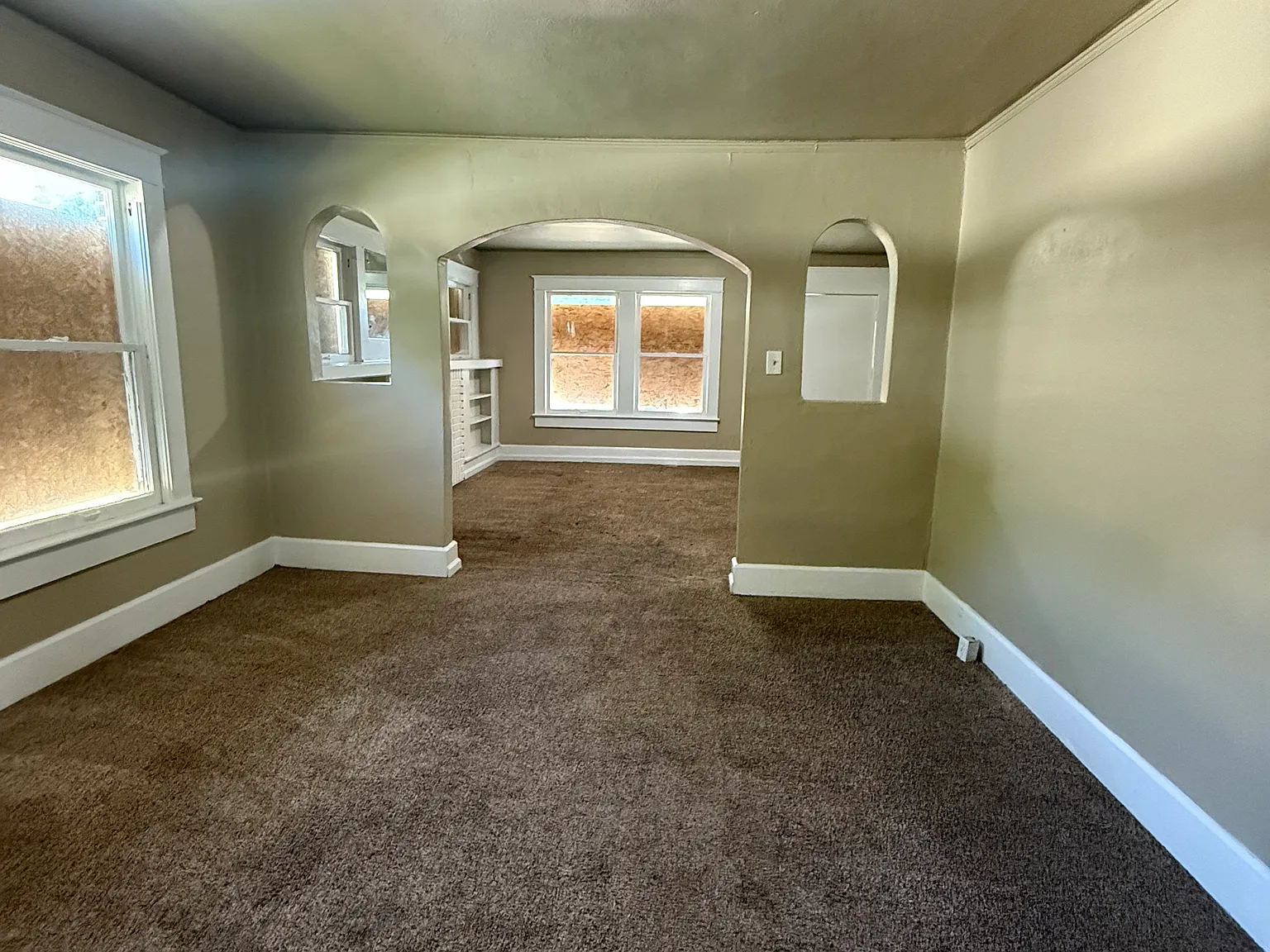 3 bed, 1300 sqft, $1,100 — Photo 3