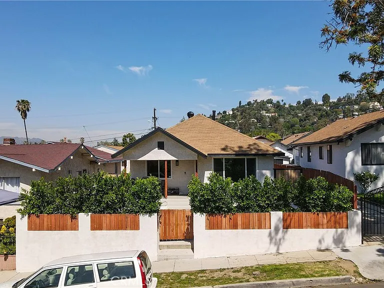 3417 Merced St — Photo 2