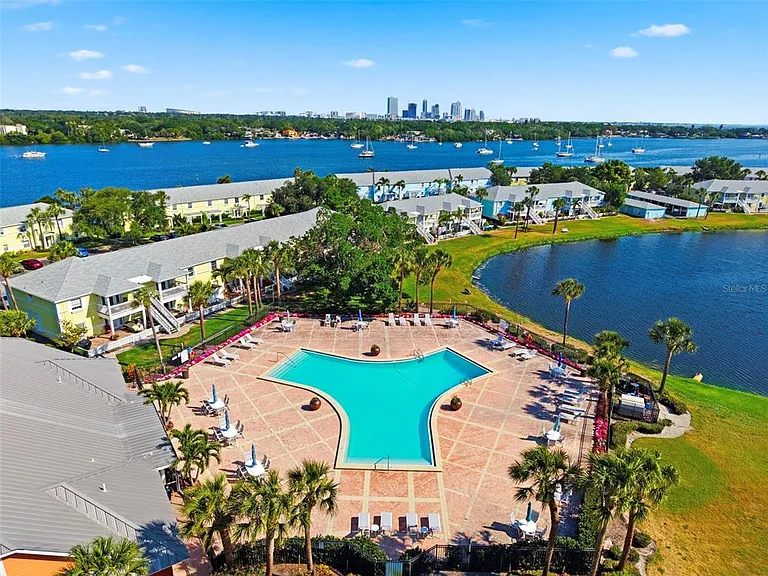 201 Pompano Dr SE #C — Photo 64