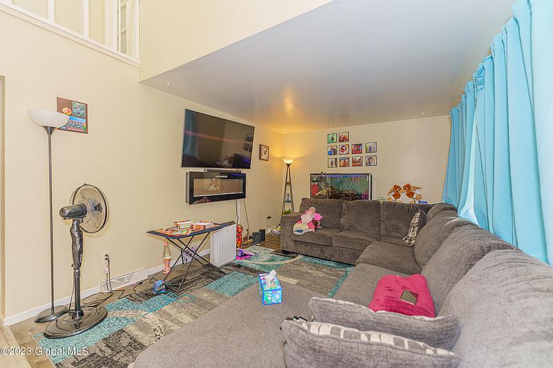 3rd image of 101-102 Geraldine Court