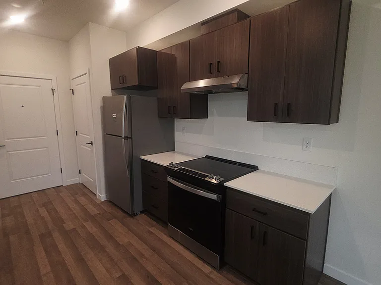 100 N 5th St #B16 — Photo 2
