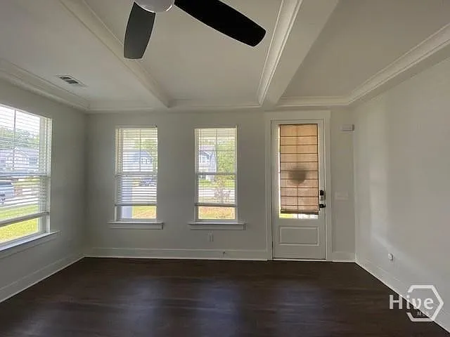 3 bed, 2.5 bath, 1842 sqft, $2,450 — Photo 2