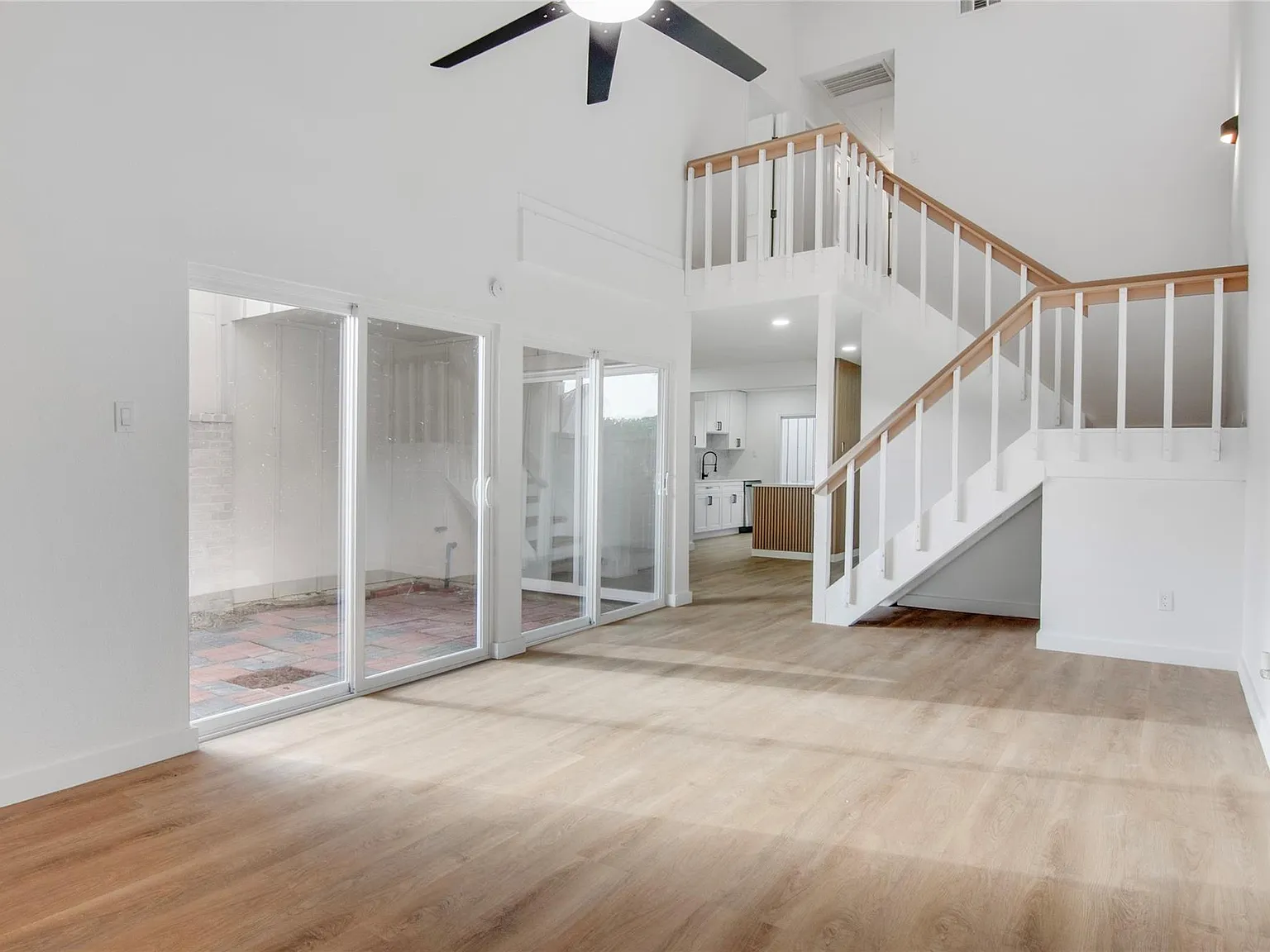 3 bed, 2.5 bath, 1835 sqft, $2,100 — Photo 3
