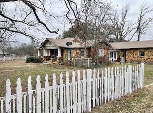 200 N West St, Bangs, TX 76823