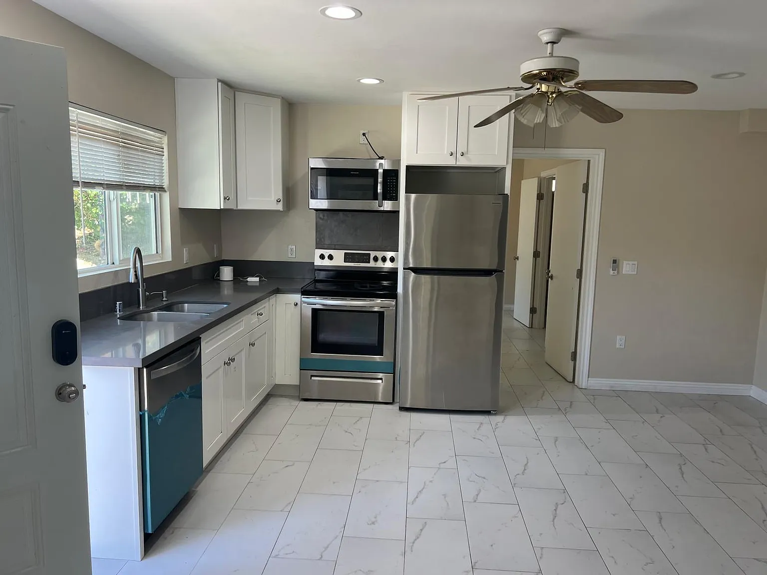 2 bed, 750 sqft, $2,750 — Photo 2