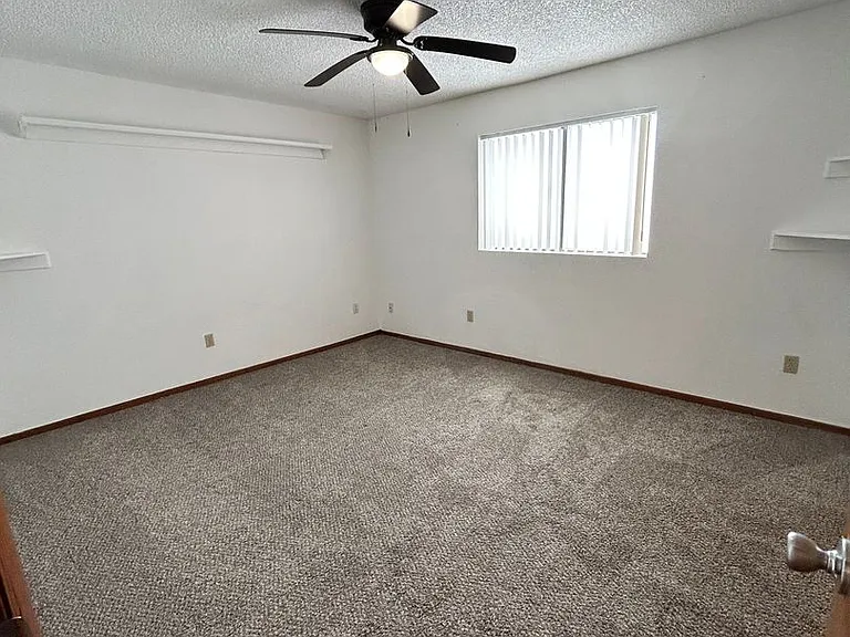 2401 Cosnina Dr — Photo 17