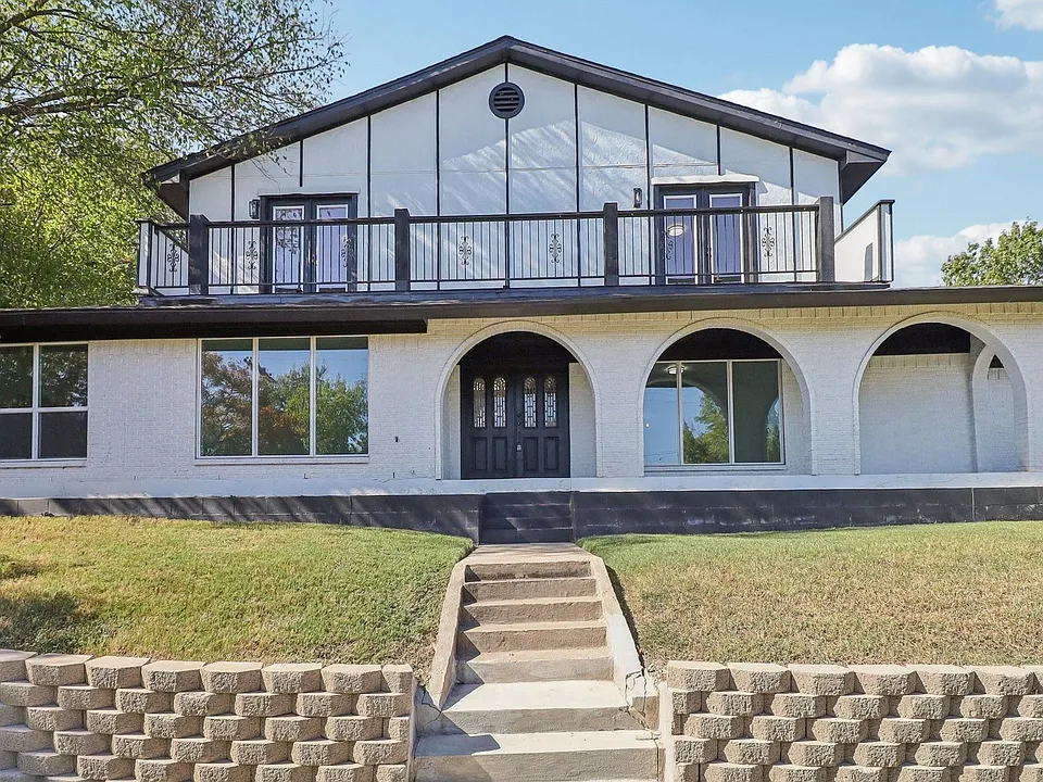 3950 Rowan Dr
