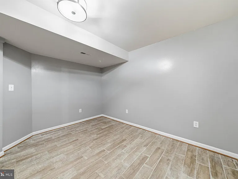 13131 Clarksburg Square Rd — Photo 39