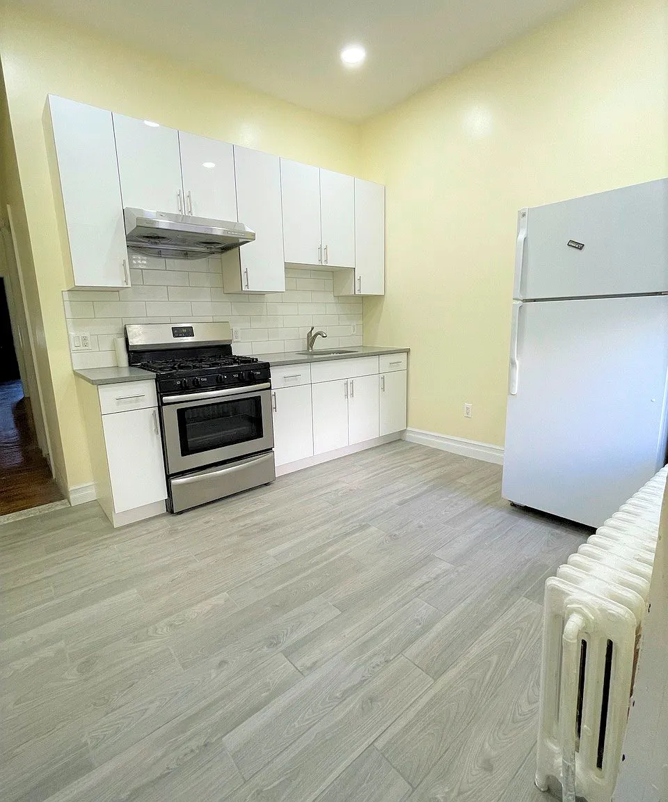 16 Tonnele Ave — Photo 2