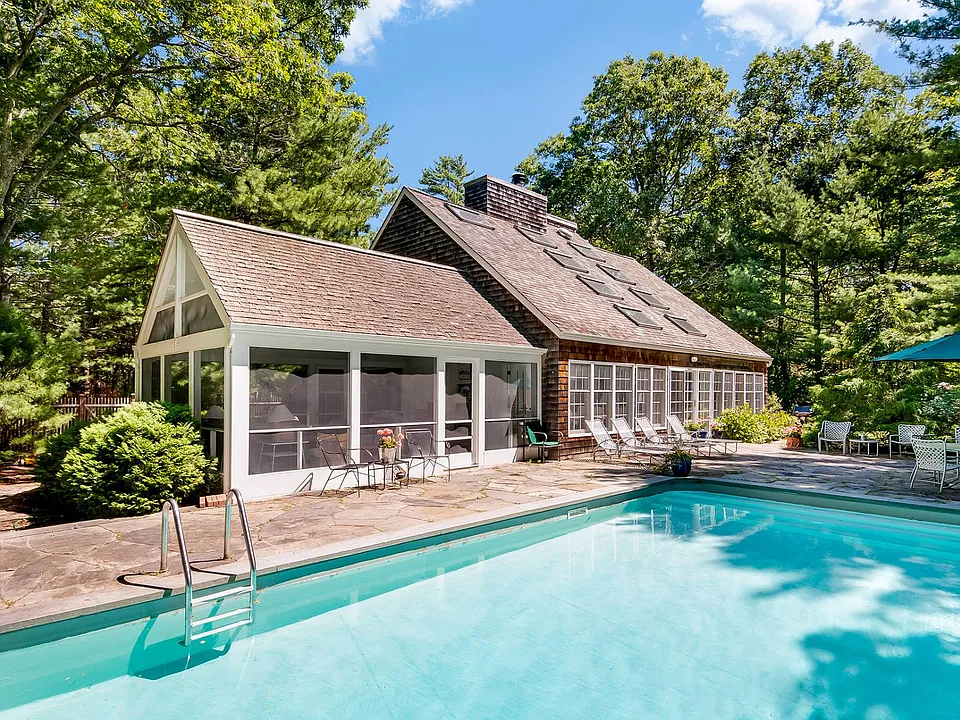 8 White Pine Rd