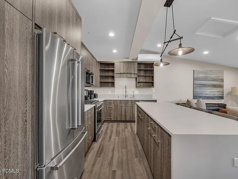 1200 W Lori Ln #C15 — Photo 16