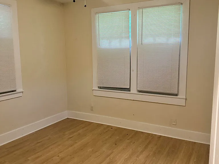 1683 Walker Ave — Photo 12