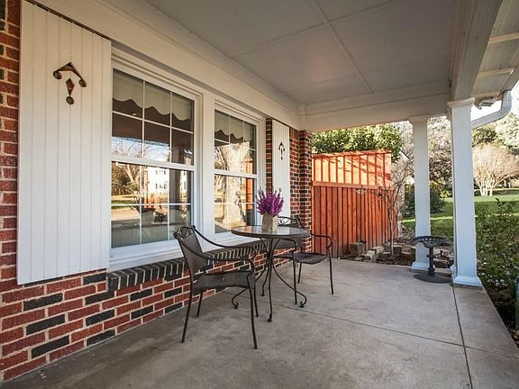 5th image of 1039 N Oak Cliff Blvd