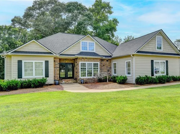 33 Highland Rd N, Dahlonega, GA 30533