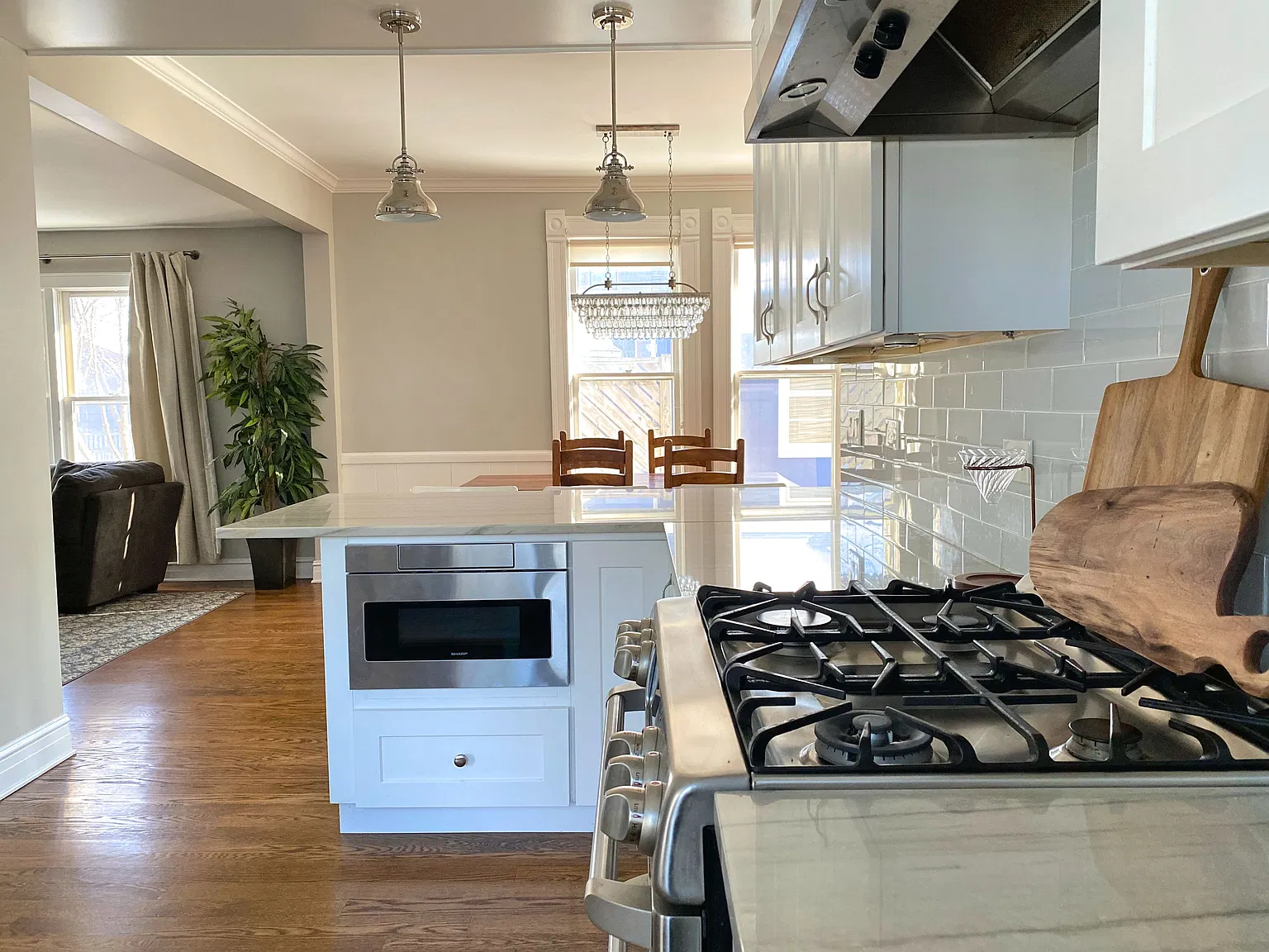 5 bed, 2700 sqft, $3,895 — Photo 2