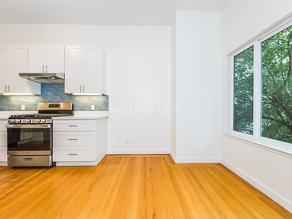 2nd image of 1659 Oak St #3