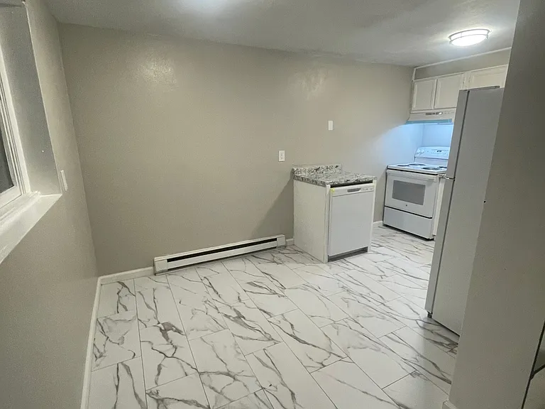 26 Robert St #4 — Photo 13