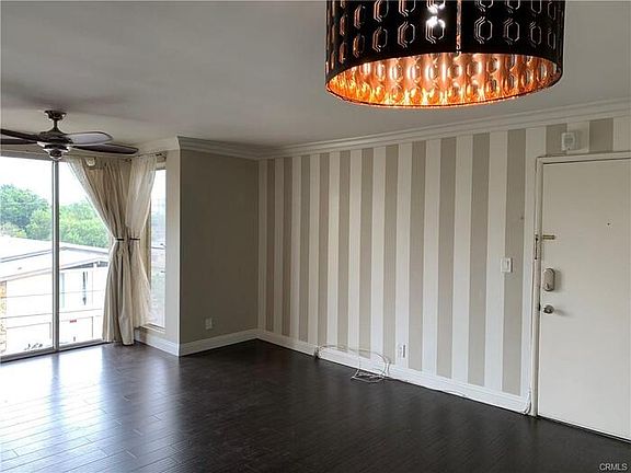 4th image of 333 Newport Ave