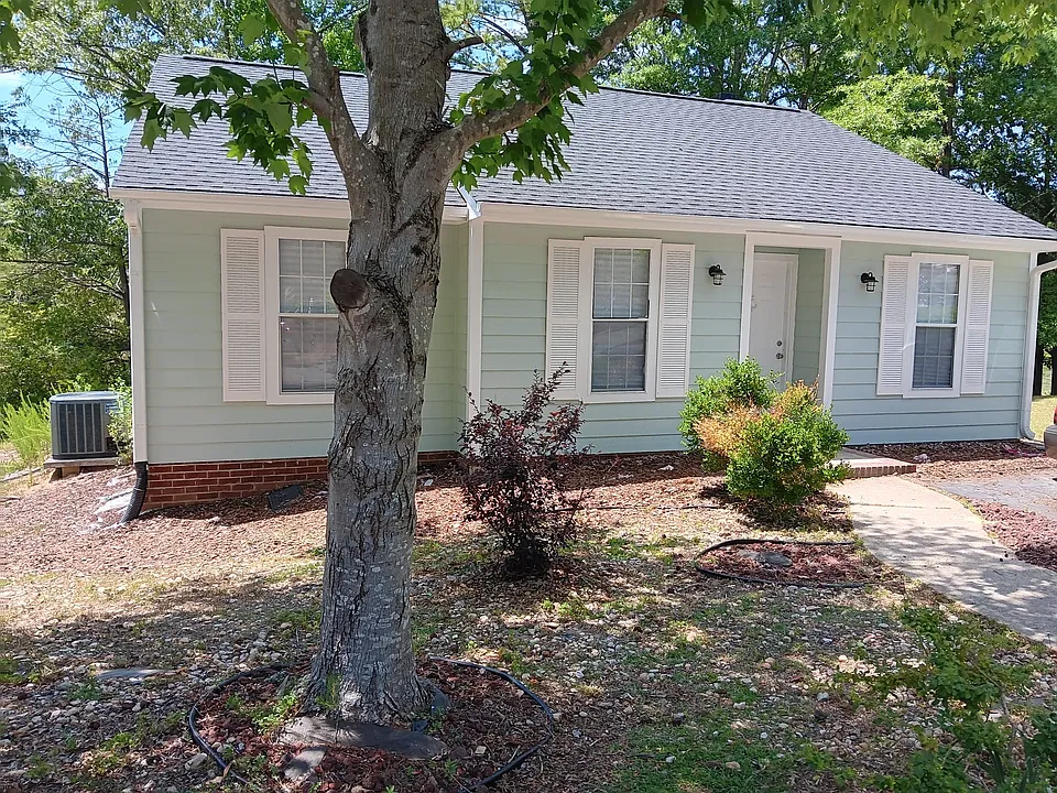 104 Bay Colony Ct