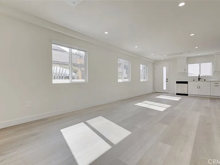 1070 Allen Ave #D — Photo 10
