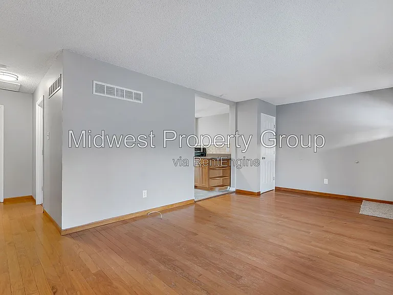 1128 Saratoga Dr — Photo 3