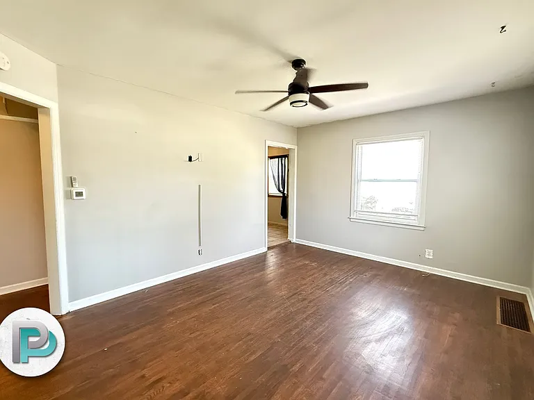 1544 N Hampshire Ave — Photo 4