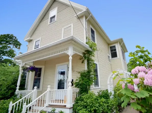 30 Arlington St, Newburyport, MA 01950