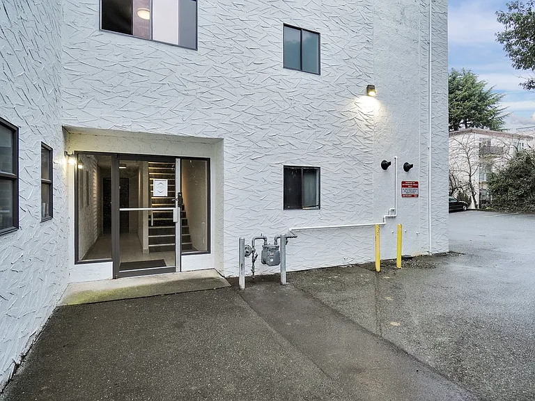 130 Stewart Ave #9 — Photo 29