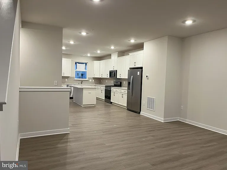 507 Titanium St — Photo 4