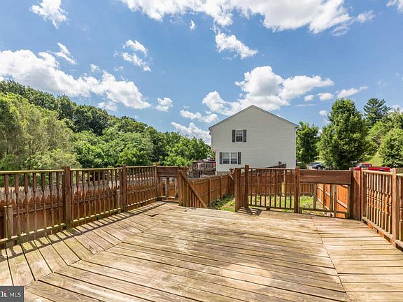 4th image of 210 Eastside Ln