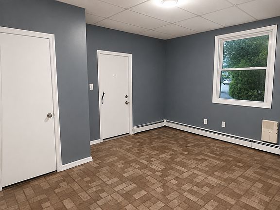 5th image of 417 Straight St Floor 1