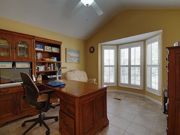 4th image of 819 Covefield Ln