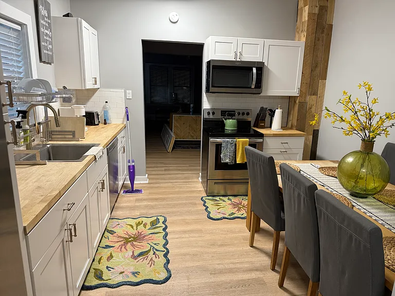 4226 N Pearl St — Photo 2
