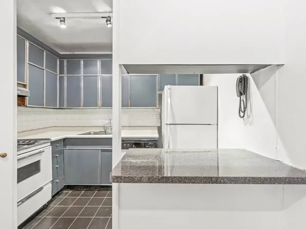 300 East 40th Street 7P image 11 of 12