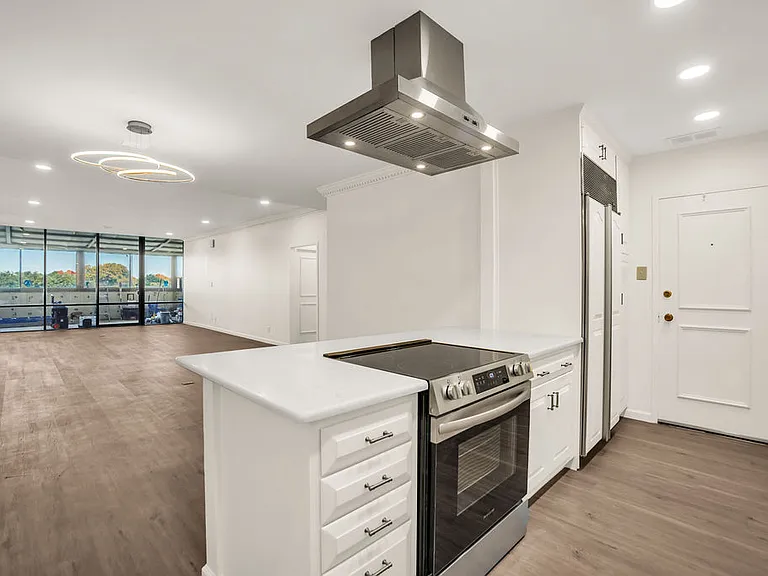 6335 W Northwest Hwy #411 — Photo 12