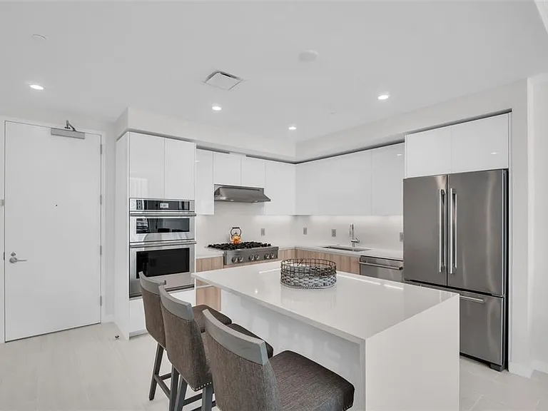 400 Central Ave #1204 — Photo 6