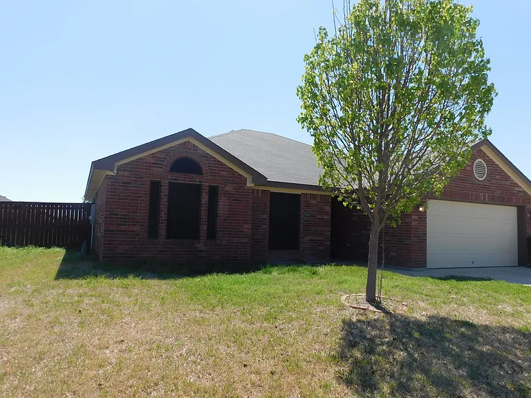 210 Viola Dr — Photo 3