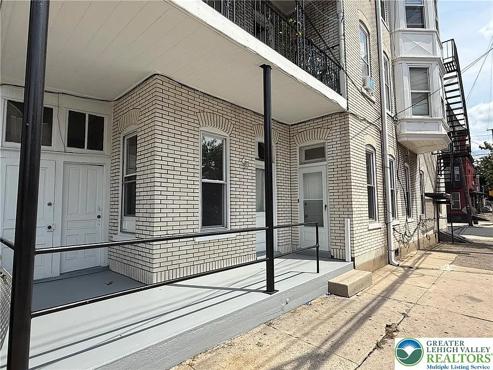 1149 W Turner 1st Loop #1ST FLOOR