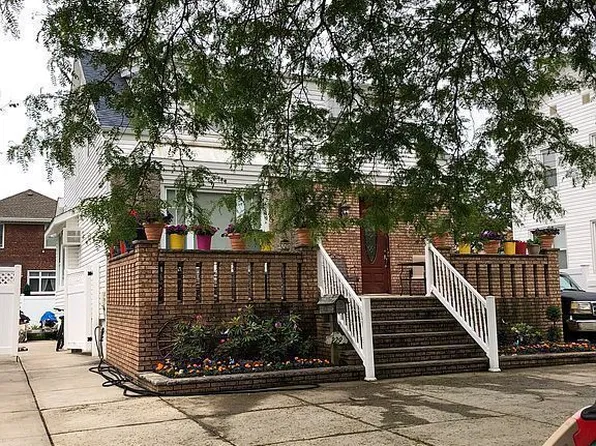 229 Beach 130th St, Far Rockaway, NY 11694