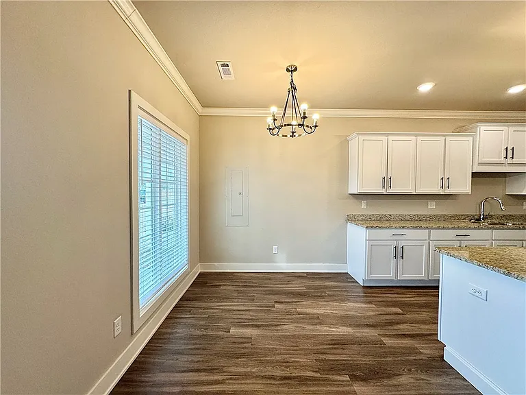 1011 NE Heights Ln — Photo 7