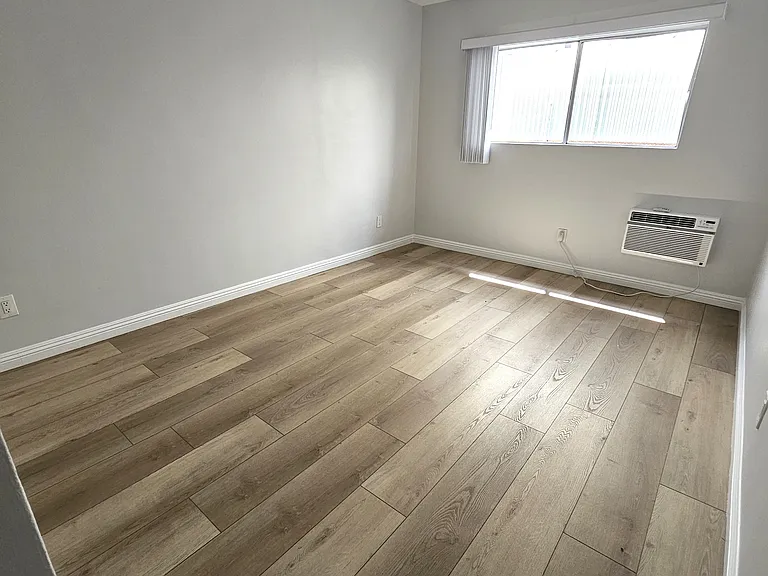 5843 Willoughby Ave #3 — Photo 8