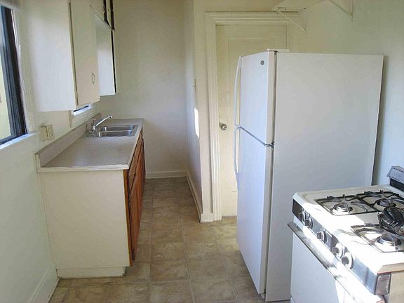 4th image of 348 Orange Ave APT 9