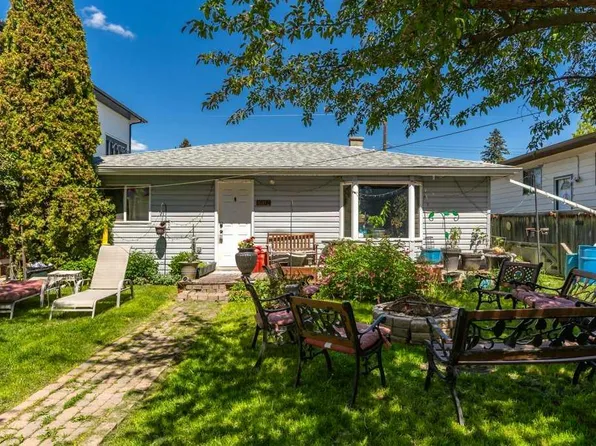 8812 S 46th Ave NW, Calgary, AB T3B 1Y8