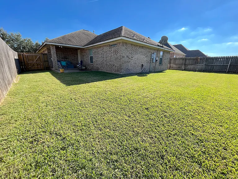 925 Crystal Dove Ave — Photo 2