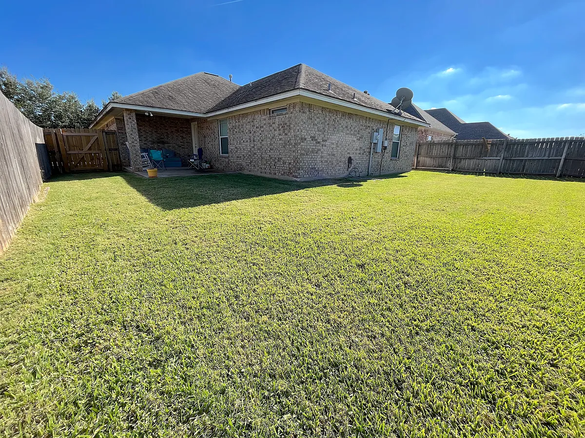 Building Photo - 925 Crystal Dove Ave