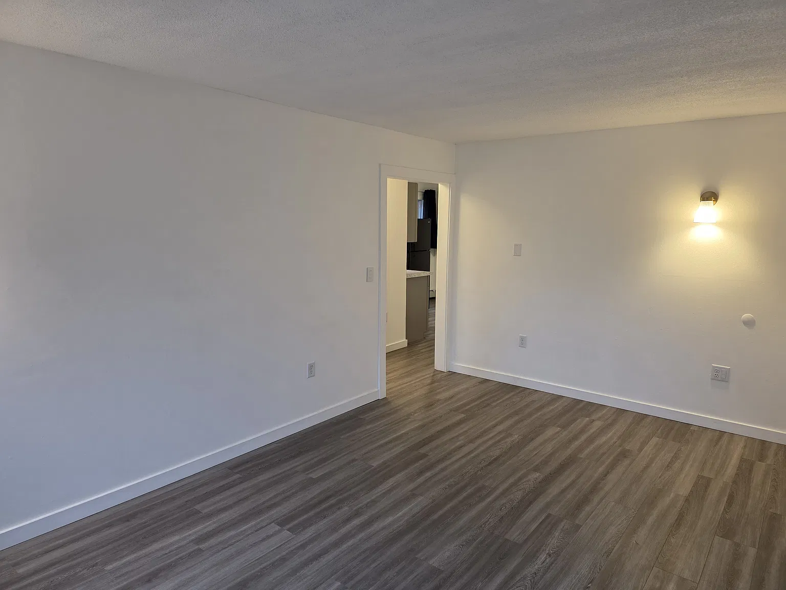2 bed, 800 sqft, $2,000 — Photo 2